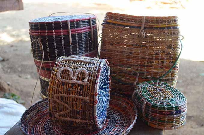 စစ်ရှောင်ကလေးများက စွန့်ပစ်စ္စည်းဖြင့် လူသုံးကုန်ပစ္စည်းများပြုလုပ်