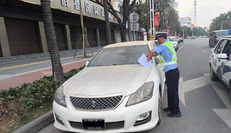 ကျယ်ဂေါင်တွင်ရပ်ထားသည့် မြန်မာပိုင်ကားများ လာမယူပါက တရုတ်သိမ်းမည်