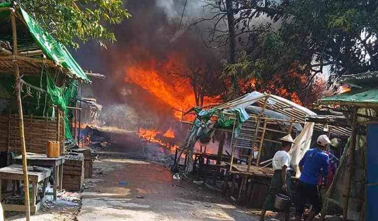 ထန်းတပင်မြို့နယ်၊  ဇရပ်ကြီးမြို့တွင်  ဈေးမီးလောင်