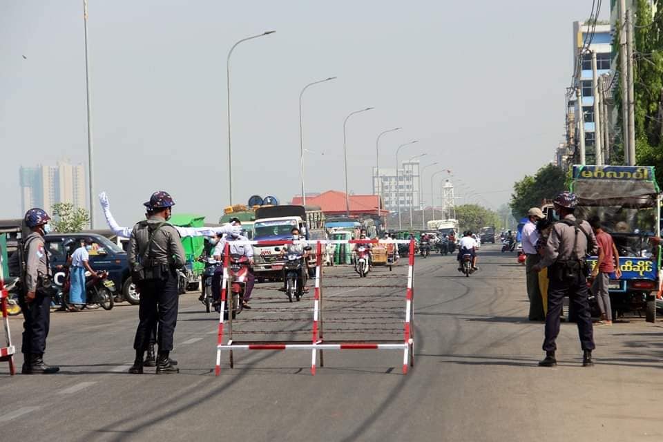 ရခိုင် ပြန်မည့် လူငယ် ၁၀၀ ကျော်ကို စစ်တပ်က ဖမ်းဆီးစစ်ဆေးပြီး နေရပ်ပြန်ခွင့်မပြု