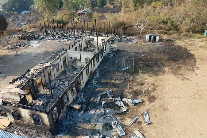 စေတုတ္ထရာရှိ လုံးကြီးကျေးရွာလုံးကျွတ် မီးရှို့ခံရပြီး  ပြည်သူ ၄၅၀ ကျော် အိုးမဲ့အိမ်မဲ့ဖြစ်