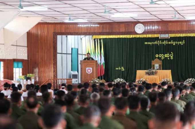 စစ်ခေါင်းဆောင်က ဒုဗိုလ်မှူးကြီးများကို ရာထူးတိုးပေးပြီး  ရခိုင်စစ်မြေပြင်သို့ စေလွှတ်