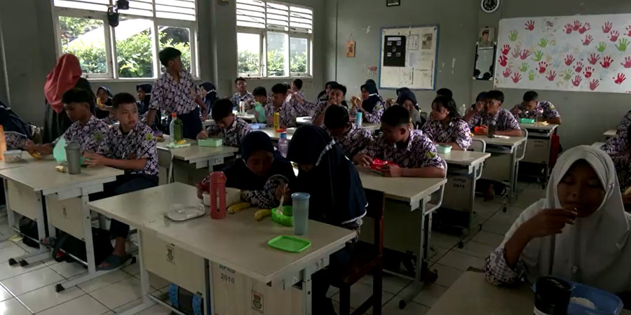 အင်ဒိုနီးရှား စာသင်ကျောင်းများတွင် အခမဲ့နေ့လယ်စာကျွေးမည့် အစီအစဉ် စမ်းသပ်