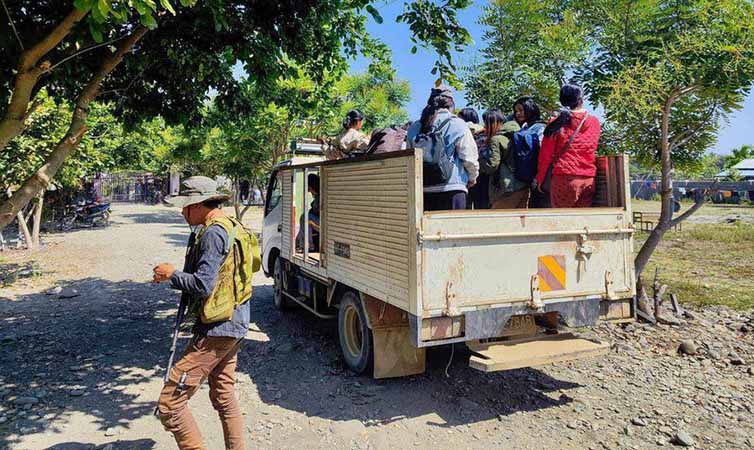 ကလေးတက္ကသိုလ်က ပညာရေးဝန်ထမ်းနှင့် ကျောင်းသား ၁၂ ဦးကို နေရပ်ပြန်ပို့ပေးခဲ့
