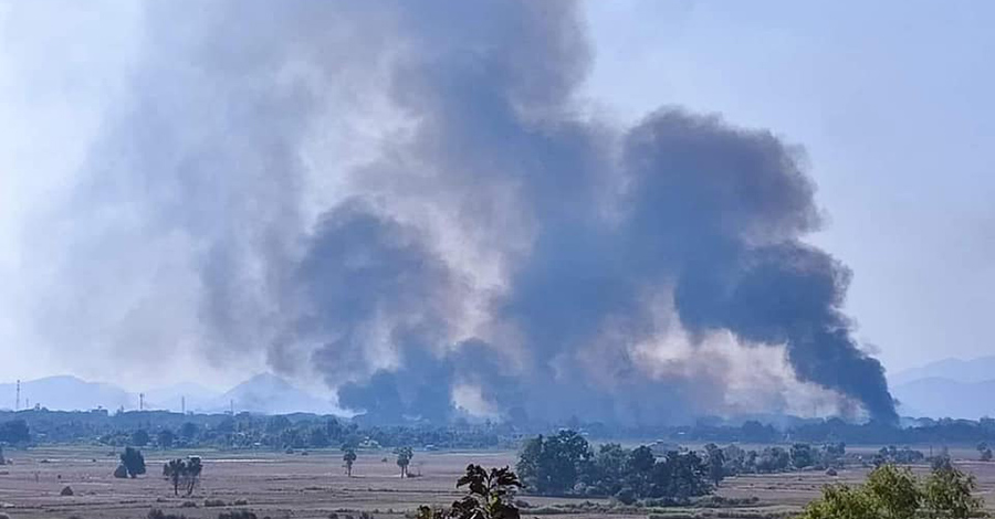 ကနီတွင် တိုက်ပွဲပြင်းထန်၊ ကောလင်းမြို့နယ်က ကျေးရွာများကို စစ်တပ်က ဆက်တိုက်မီးရှို့နေ