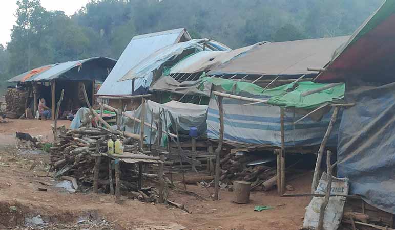 ဒီးမော့ဆိုအနောက်ခြမ်းက ချောင်းဒဲစစ်ရှောင်စခန်းတွင် ရိက္ခာပြတ်