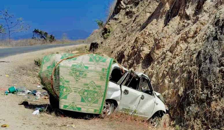 ရွာငံ-မြို့ကြီးကြားတွင် ကား ၁  စီး မှောက်ပြီး လူ ၆ ဦး သေဆုံး 