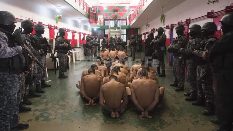 အာဂျင်တီးနားထောင်တွင်း ကိုယ်တပိုင်းဝတ် အကျဉ်းသားများ၏ ဓာတ်ပုံထွက်ပေါ်  