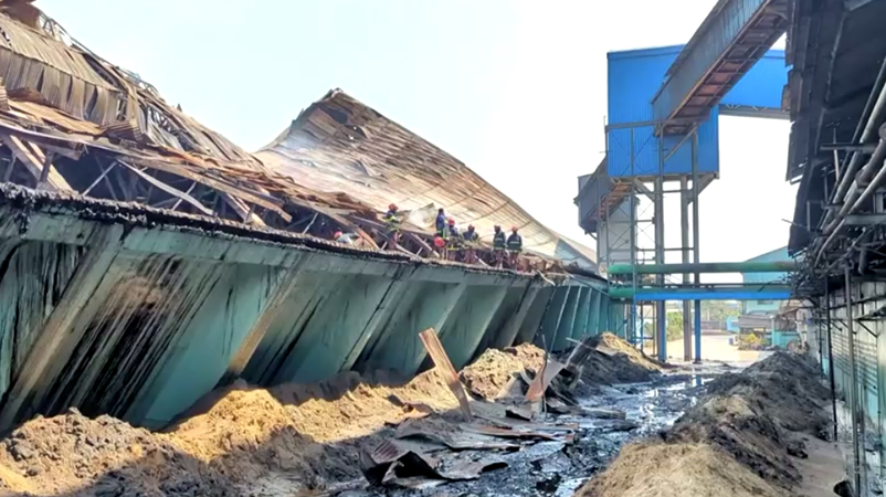 ဘင်္ဂလားဒေ့ရှ်၌ သကြားကုန်ကြမ်း တန်ချိန် ၁ သိန်းမီးလောင်ပြီး   မြစ်ရေ ညစ်ညမ်း 