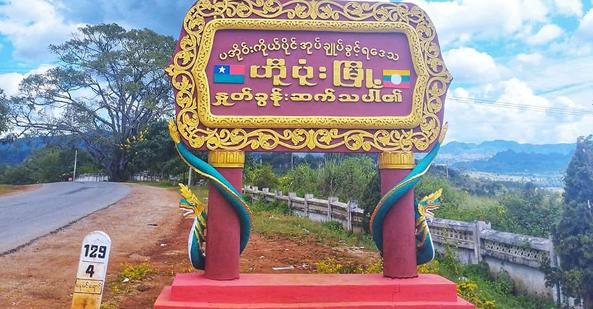 စစ်ကောင်စီတပ်သားများက ပအိုဝ်းအမျိုးသားဝတ်စုံဝတ်ပြီး ဟိုပုံးမြို့နယ်၌ စစ်ကြောင်းထိုး