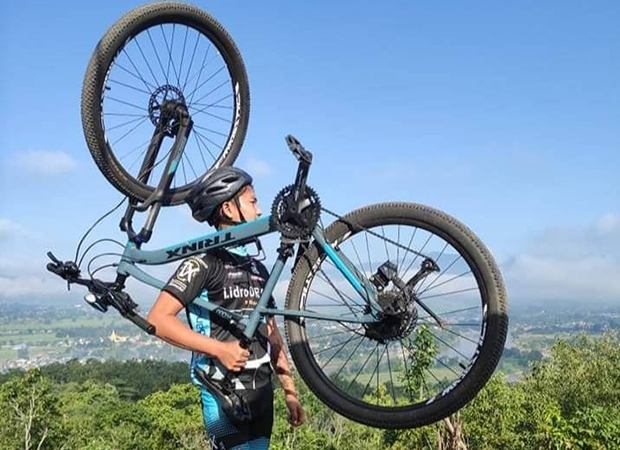 ရှမ်းလူငယ် ၁ ဦး ကီလိုမီတာ ၇၀၀၀ ကျော် စက်ဘီးနင်းပြီး အာဆီယံ ၄ နိုင်ငံ ခရီးလှည့် 