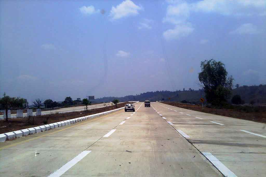 ရန္ကုန္-မႏၱေလးအျမန္လမ္း အထူဂ႐ုျပဳ ေမာင္းႏွင္ရမည့္ ေနရာမ်ား ေၾကညာ