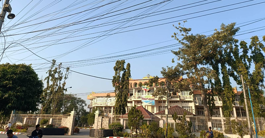 စစ်တွေမြို့ပေါ်ကို စစ်ကောင်စီတပ်က လက်နက်ကြီးဖြင့်ပစ်ခတ်၊ သေဆုံး ဒဏ်ရာရသူ များပြား