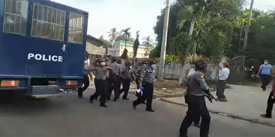စစ်ကောင်စီကို ဝေဖန်မှုစွဲချက်ဖြင့် ဟင်္သာတဒေသခံ ၁၃ ဦး ဖမ်းဆီးခံရ