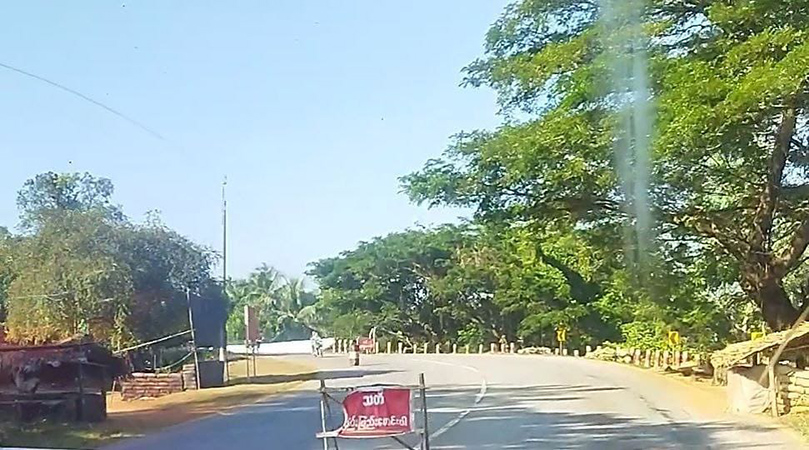 ကျိုက်ထိုတွင် ဆိုင်ကယ်ရပ်မပေးသဖြင့် စစ်တပ်က လက်နက်ကြီးဖြင့်ပစ်၊ လူငယ် ၂ ဦး သေဆုံး