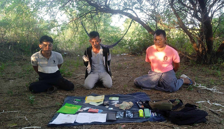 စစ်ကိုင်းတွင် ဈေးထွက်ဝယ်သည့် စစ်ကောင်စီတပ်ဖွဲ့ဝင် ၃ ဦးကို PDF ဖမ်းဆီး