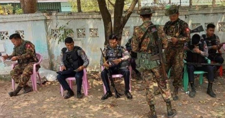 စစ်ကောင်စီက စစ်မှုထမ်းရန် ကျိုက်ထိုတွင် လူတောင်းခံနေ