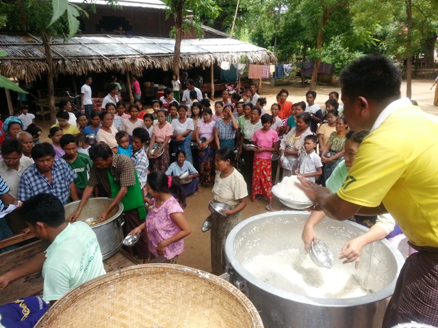 ျမစ္ေရႀကီးမႈေၾကာင့္ ေညာင္ဦးက ကြ်န္းရြာ ရြာလံုးကြ်တ္ ေျပာင္းေရႊ႕ရ