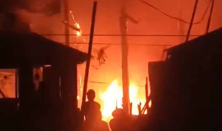ကြည့်မြင်တိုင် တဖက်ကမ်း၌ မီးလောင်၊ နေအိမ် ၁၁ လုံး ဆုံးရှုံး