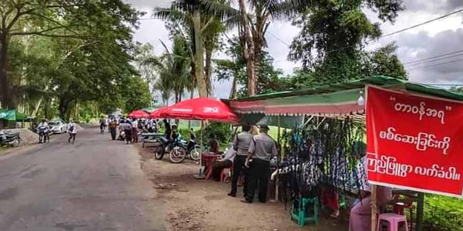 ပုသိမ်မြို့ အဝင်အထွက်ဂိတ်၌  မော်တော်ယာဉ်များကို ကျပ် ၂၀,၀၀၀ ဆီ အဓမ္မတောင်းနေ