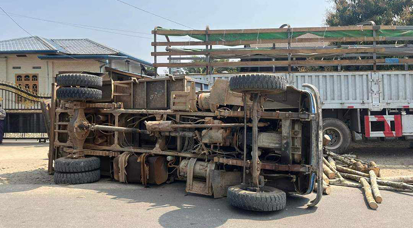 ဝိုင်းမော်တွင် ကား ၂ စီးတိုက်မိပြီး ကလေးငယ်အပါအဝင် ၇ ဦး ဒဏ်ရာရ