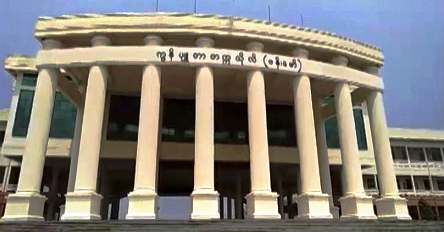 ဗန်းမော် ကွန်ပျူတာတက္ကသိုလ်တွင် စစ်တပ် တပ်စွဲ၊ အဆောင်နေကျောင်းသားများ ပြောင်းရွှေ့