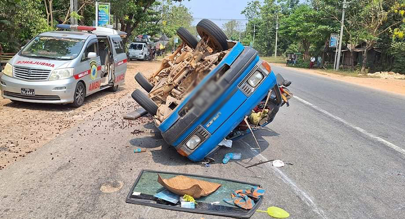 သထုံတွင် ကားမှောက်ပြီး ဦးဇင်းနှင့်ကိုရင်များ အပါအဝင် ၈ ဦးဒဏ်ရာရ