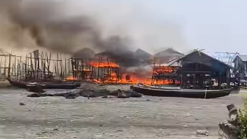 ကျောက်ဖြူမြို့ရှိ ဂူတာမော်ပိုက်ဆိပ်တွင် လူနေအိမ် ၆၀ ခန့် မီးလောင်ပျက်စီး