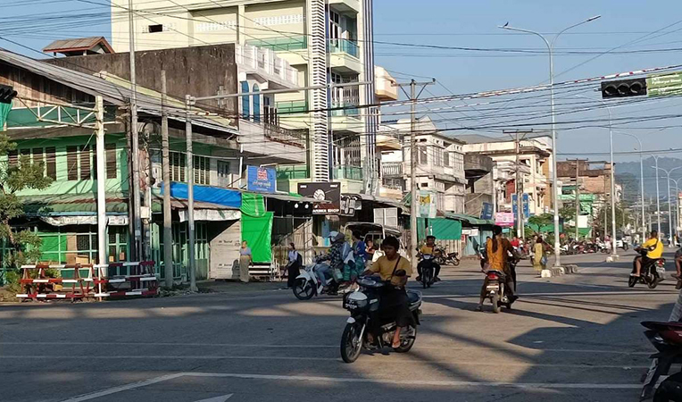 မြိတ်မြို့တွင် အုပ်ချုပ်ရေးမှူးများက ဆိုင်ကယ်နှင့် ကားစာရင်း ကောက်ယူနေ