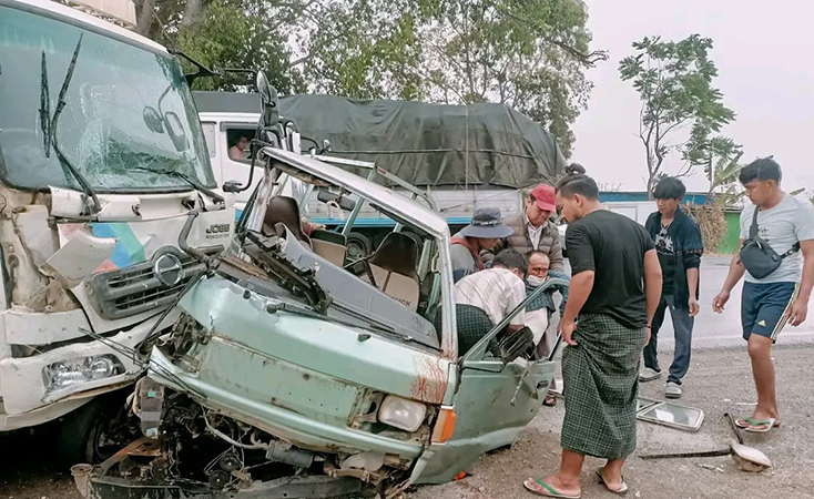 အောင်ပန်း-တောင်ကြီးလမ်းတွင် ကား ၂ စီးတိုက်မိပြီး ၁ ဦးသေဆုံး၊ ၁ ဦး ဒဏ်ရာရ