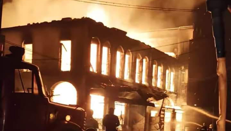 မြောင်းမြမြို့၌ မီးလောင်မှုကြောင့် ဆိုင်ခန်း ၃ ခန်းနှင့် နေအိမ် ၁ လုံး မီးလောင်ဆုံးရှုံး