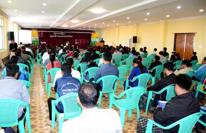 မိသားစုချန်ပြီး စစ်မှုထမ်းမဲနှိုက်ခိုင်းသည့် ကျေးရွာအုပ်ချုပ်ရေးမှူးကို ရွာသားများ ဝိုင်းရိုက်