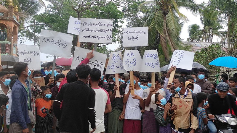 ရခိုင်က မွတ်ဆလင်များကို စစ်တပ်က ဖိအားပေးပြီး အေအေကို ဆက်တိုက် ဆန္ဒပြခိုင်းနေ