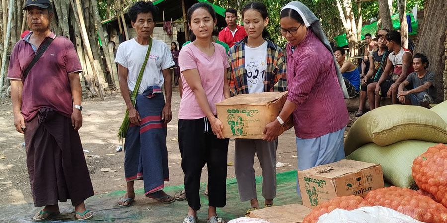ဖားဆောင်း စစ်ဘေးရှောင်များကို စားနပ်ရိက္ခာ ထောက်ပံ့