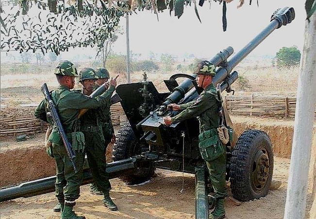 မိုးမောက်မြို့နယ်၌ လက်နက်ကြီးထိမှန်ပြီး ရွာသား ၁ ဦး သေဆုံး၊  ကလေး ၂ ဦးဒဏ်ရာရ