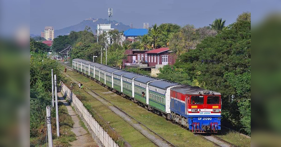 ရပ်ဆိုင်းထားသည့် ရန်ကုန်-မော်လမြိုင်ရထား ပြန်ပြေးဆွဲ