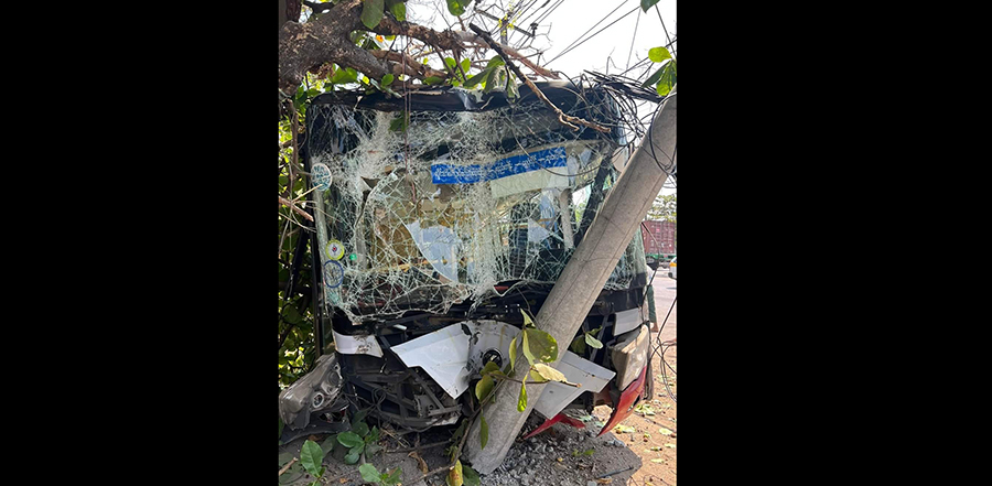 အင်းစိန်တွင် YBS ဓာတ်တိုင်ဝင်တိုက်ပြီး ခရီးသည် ၁၁ ဦးဒဏ်ရာရ