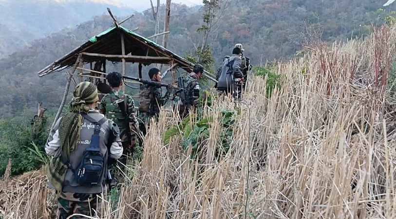 ကျင်ဒွေးမြို့၌ တိုက်ပွဲဖြစ်ပြီး စစ်တပ်က လေကြောင်း တိုက်ခိုက်နေ
