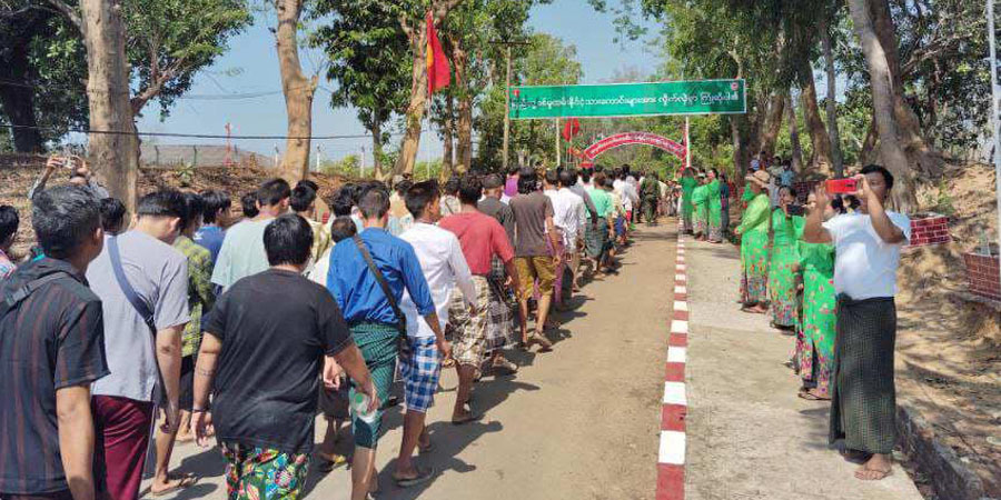 ရန်ကုန်၊ နေပြည်တော်နှင့် တောင်တွင်းကြီးက စစ်မှုထမ်းမည့်သူများကို လေ့ကျင့်ရေးတပ်သို့ ပို့ဆောင်