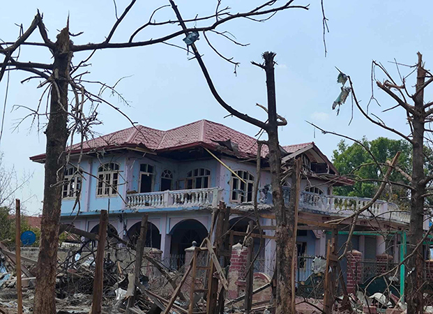 မိုးဗြဲမြို့ ရဲစခန်းအနီး စစ်တပ်က လေကြောင်းမှ ဗုံးကြဲ