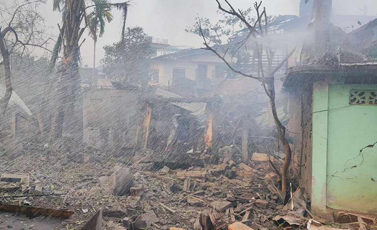ကမ်းထောင်းကြီးမြို့ကို စစ်တပ်ကလေကြောင်းတိုက်ခိုက်၊ အရပ်သား ၃ ဦး သေဆုံးပြီး ၃ ဦး ဒဏ်ရာရ