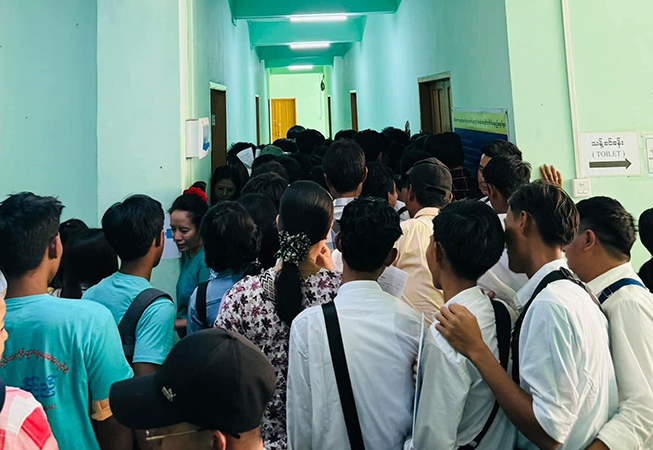 ပြည်ပသို့ ထွက်ခွာရန် စမတ်ကတ်လုပ်သူများ ပိုများလာ