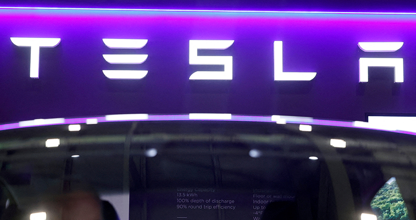 တရုတ် EV ကားများကို ရင်ဆိုင်နေရသည့် Tesla က တန်ဖိုးနည်းကားအစီအစဉ် ဖျက်သိမ်း