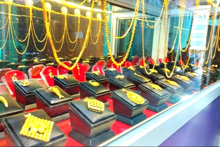 ရွှေဈေးမြင့်တက်နေခြင်းကြောင့် ဧရာဝတီတိုင်းတွင် ရွှေအဝယ်မရှိဘဲ ရောင်းသူများနေ