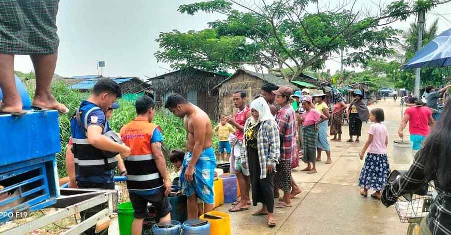 ဒလတွင် သောက်သုံးရေလိုအပ်နေသည့် နေရာများကို ရေလှူဒါန်း