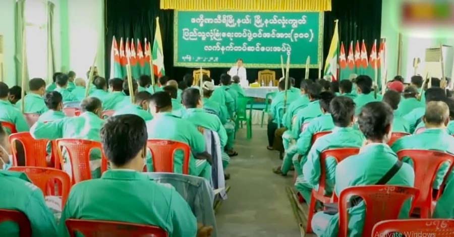 ထမင်းတနပ်လျှော့စားခိုင်းသည့်  ဒုဗိုလ်ချုပ်ကြီးဟောင်း မြင့်လှိုင် ဖမ်းဆီးခံရ 
