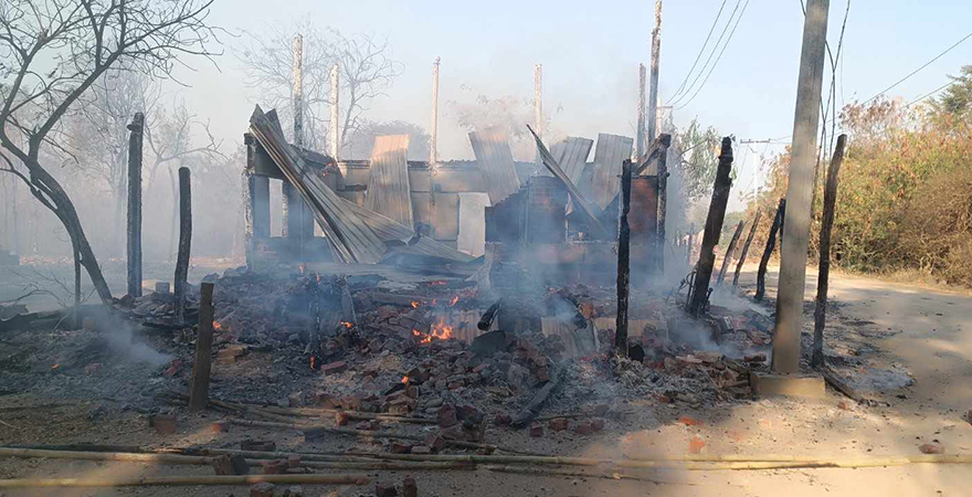 ဘုတလင်၌ စစ်တပ်က ရွာမီးရှို့ လူသတ်၊ ပုလဲမြို့နယ်၌ တိုက်ပွဲဖြစ်ပြီး စစ်ကောင်စီတပ်သား  ၁ ဦးသေဆုံး