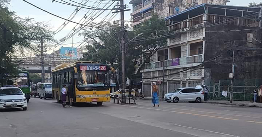 သင်္ကြန်ရက် YBS ဘတ်စ်ကားပြေးဆွဲသည့် အစီးရေနည်းပါးပြီး ယာဉ်စီးခ ပိုတောင်းနေ 