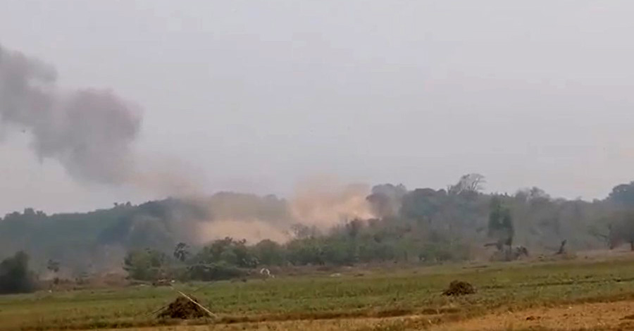 သံတွဲမြို့နယ်ထဲကို  စစ်ကောင်စီလေတပ်က ဗုံးကြဲတိုက်ခိုက် 