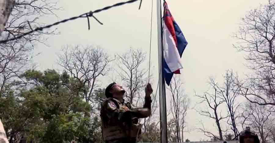 မြဝတီ ခလရ  ၂၇၅ တပ်ရင်းရှိ စစ်ကောင်စီအလံကို ဖြုတ်ချ၊ ကရင်အမျိုးသားအလံ လွှင့်တင်